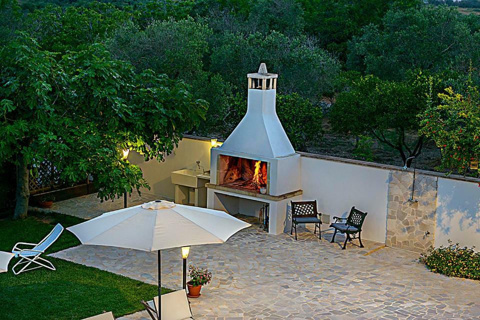 Casa Vacanza Augusto Uggiano La Chiesa Exterior photo